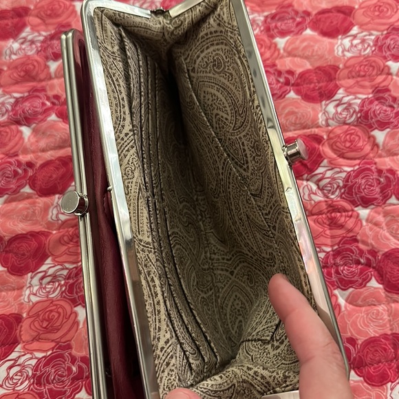 Hobo wallet in a pink color with a tan brown interior design. Great condition! - Picture 8 of 12